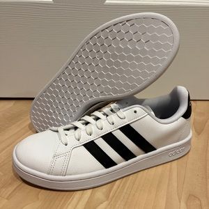 New Womens size 9 Adidas Shoes